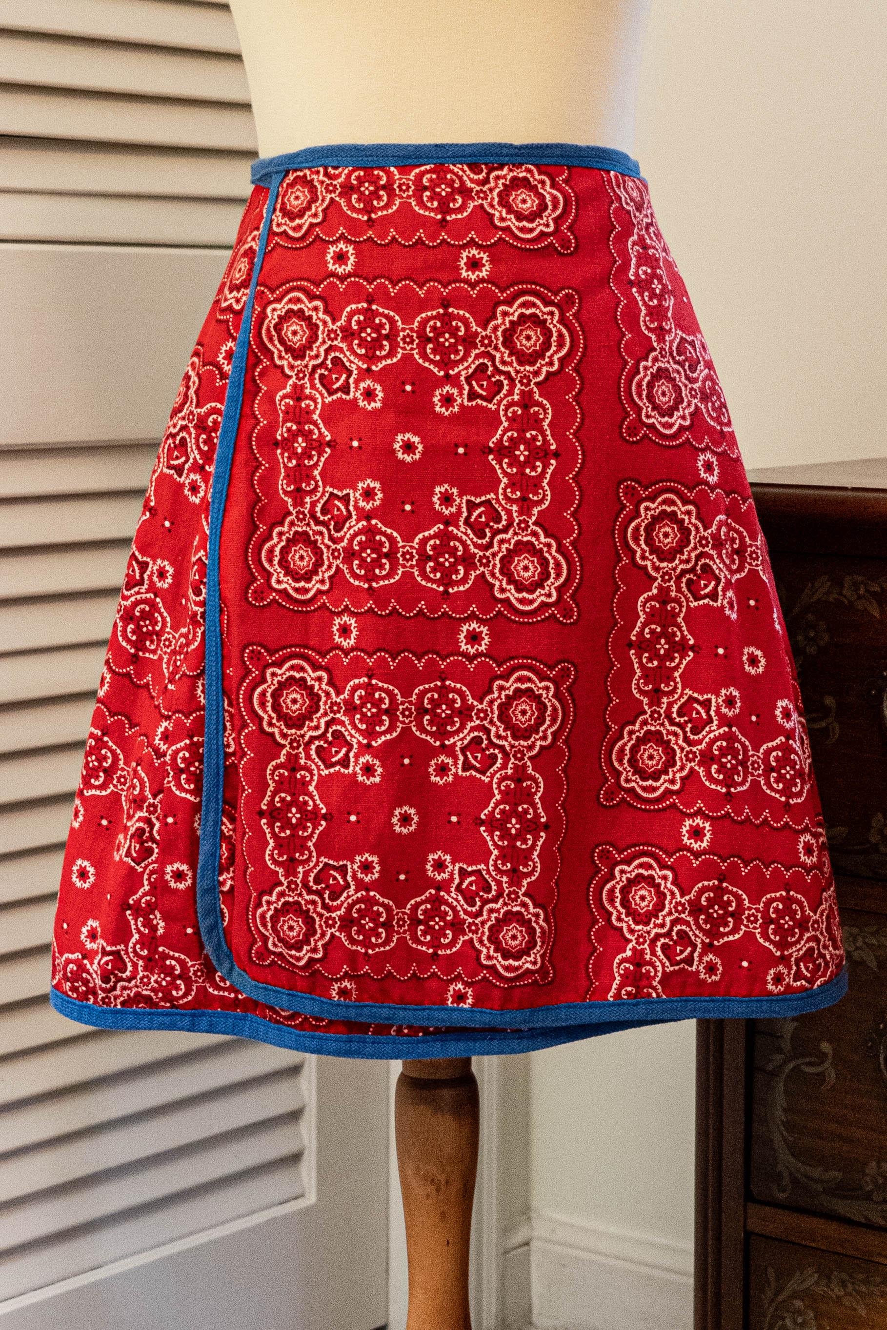 Vintage 1970s Reversible Handkerchief Print Wrap Skirt