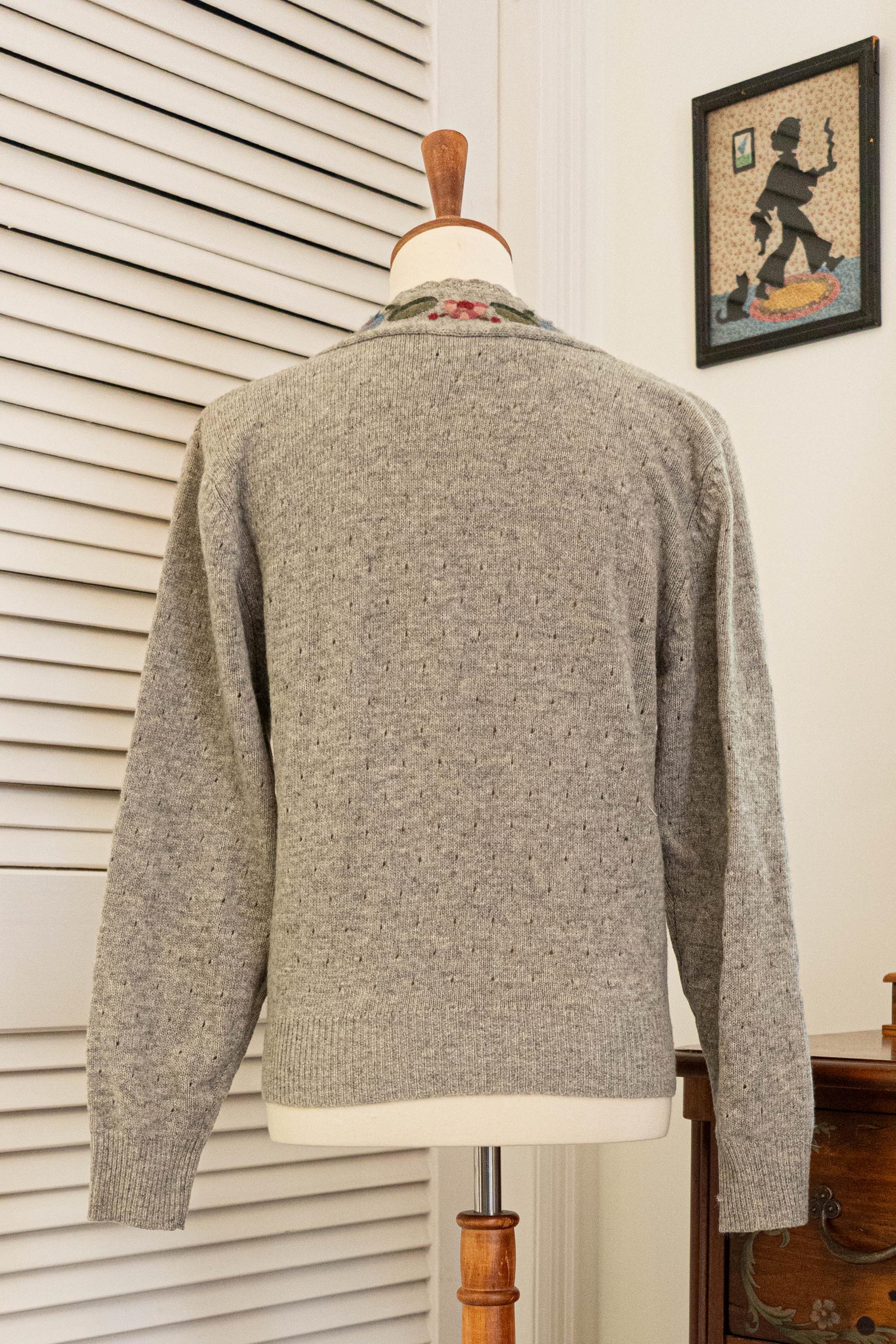 Vintage 1980s Floral Embroidered Gray Cardigan