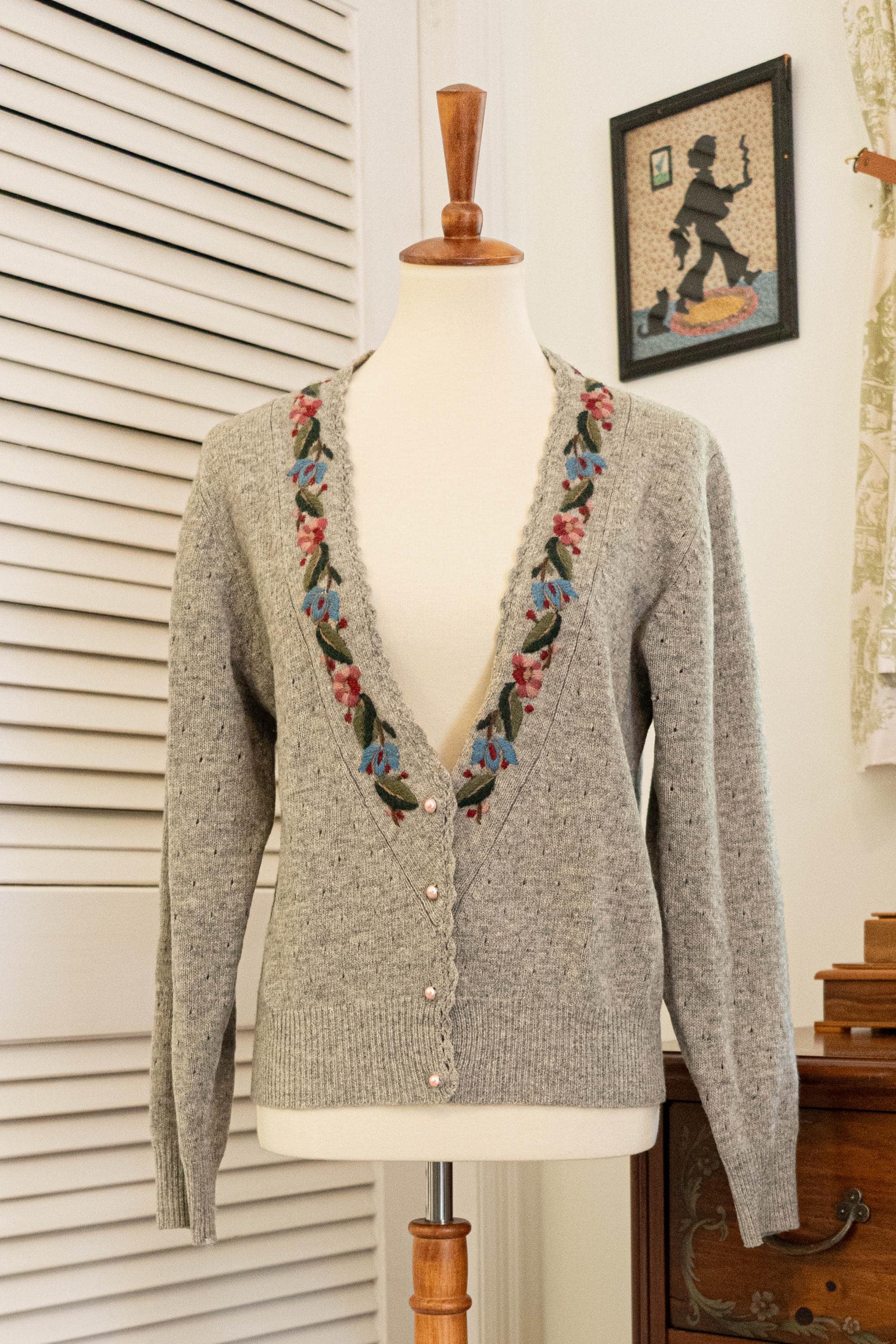 Vintage 1980s Floral Embroidered Gray Cardigan
