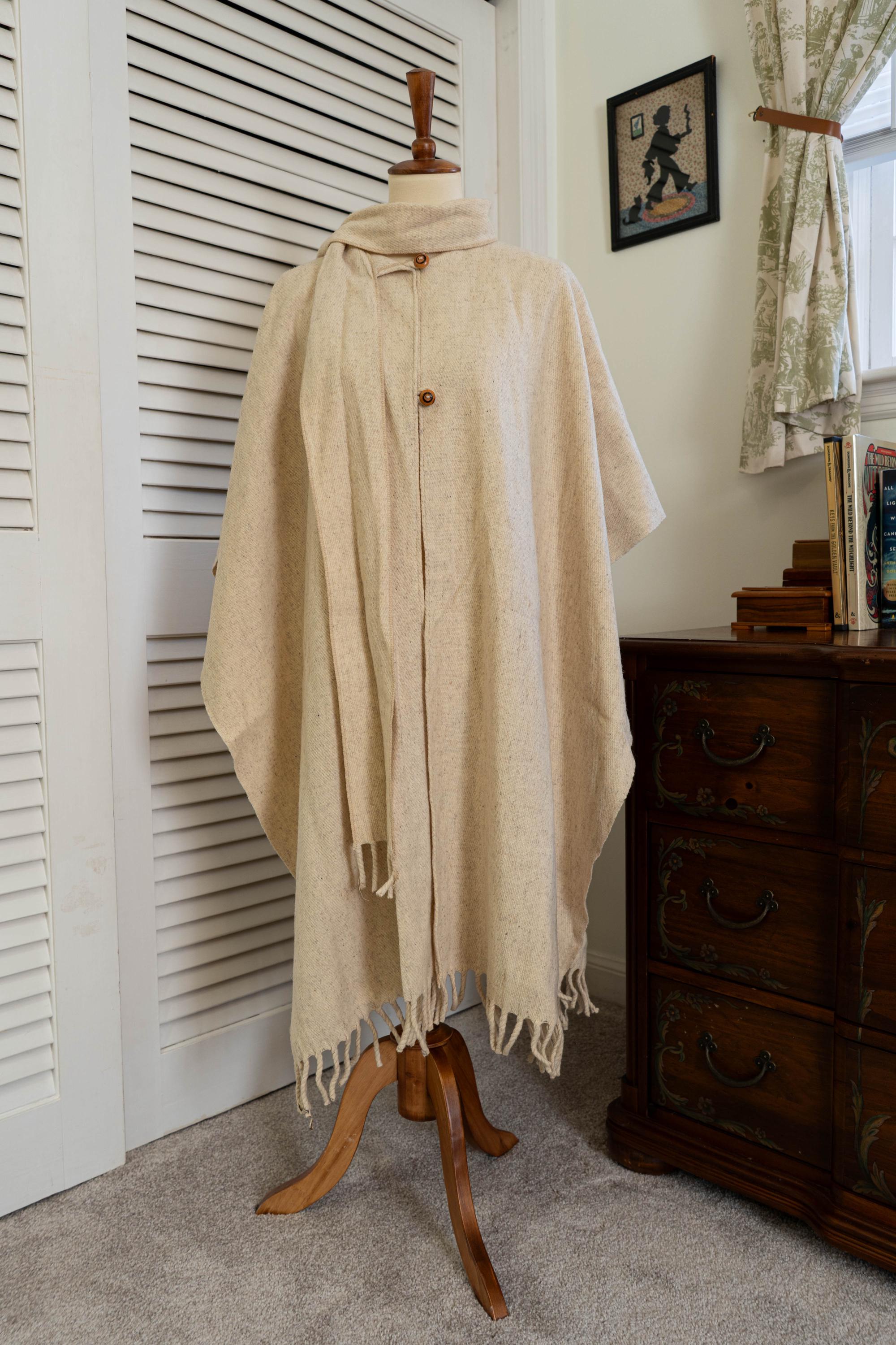 Vintage 1970s Cream Ivory Off White Cape Poncho Cloak Coat Sweater